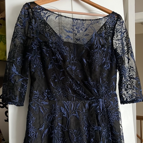 Robe De Soirée Carmen Marc Valvo Noire - Dentelle Brodée Rosace, Dos Nu, Taille 2